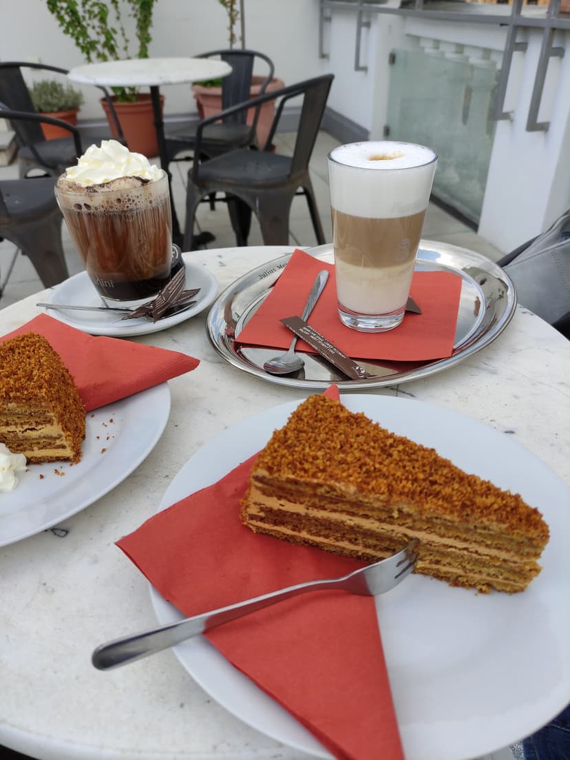 Bar&Terasa U Zlatého kohouta 9
