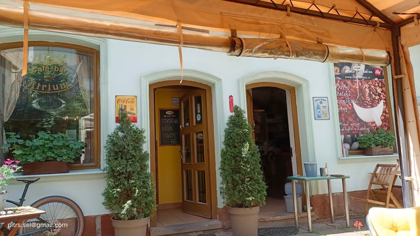 Cafe Bar Atrium 8
