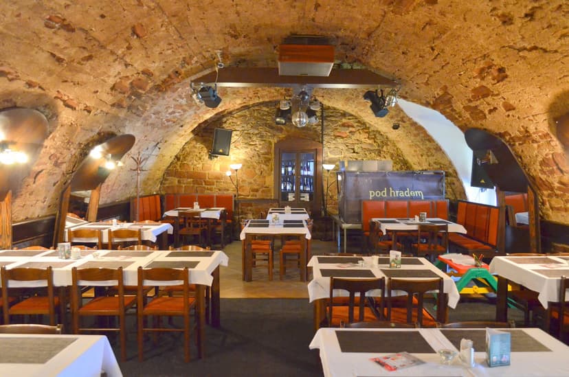 Restaurace a music bar Pod Hradem 10
