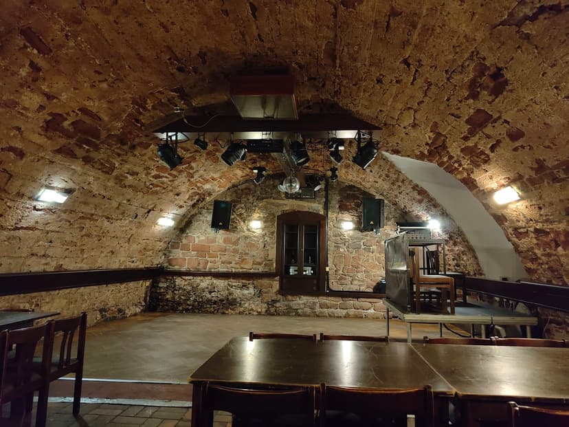 Restaurace a music bar Pod Hradem 8