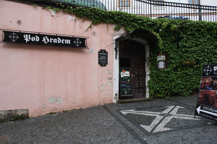 Restaurace a music bar Pod Hradem 7
