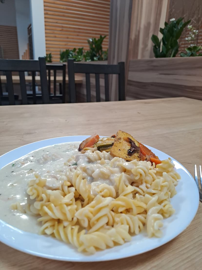Samoobslužná restaurace Slávia 6