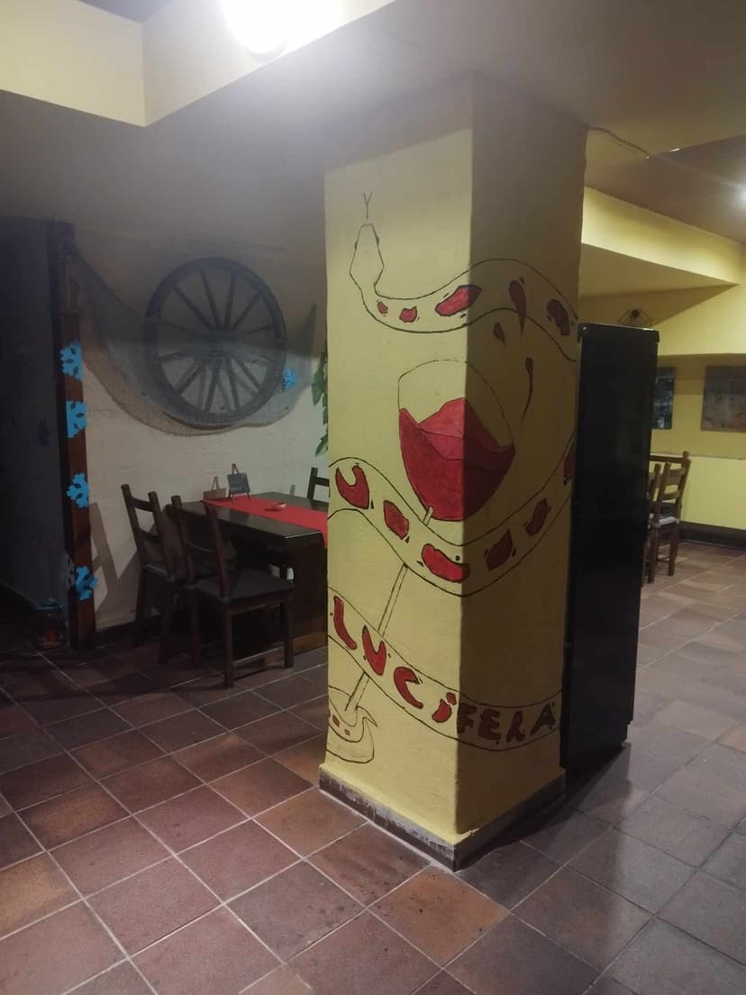 Vinárna s galerií U Lucifera 8