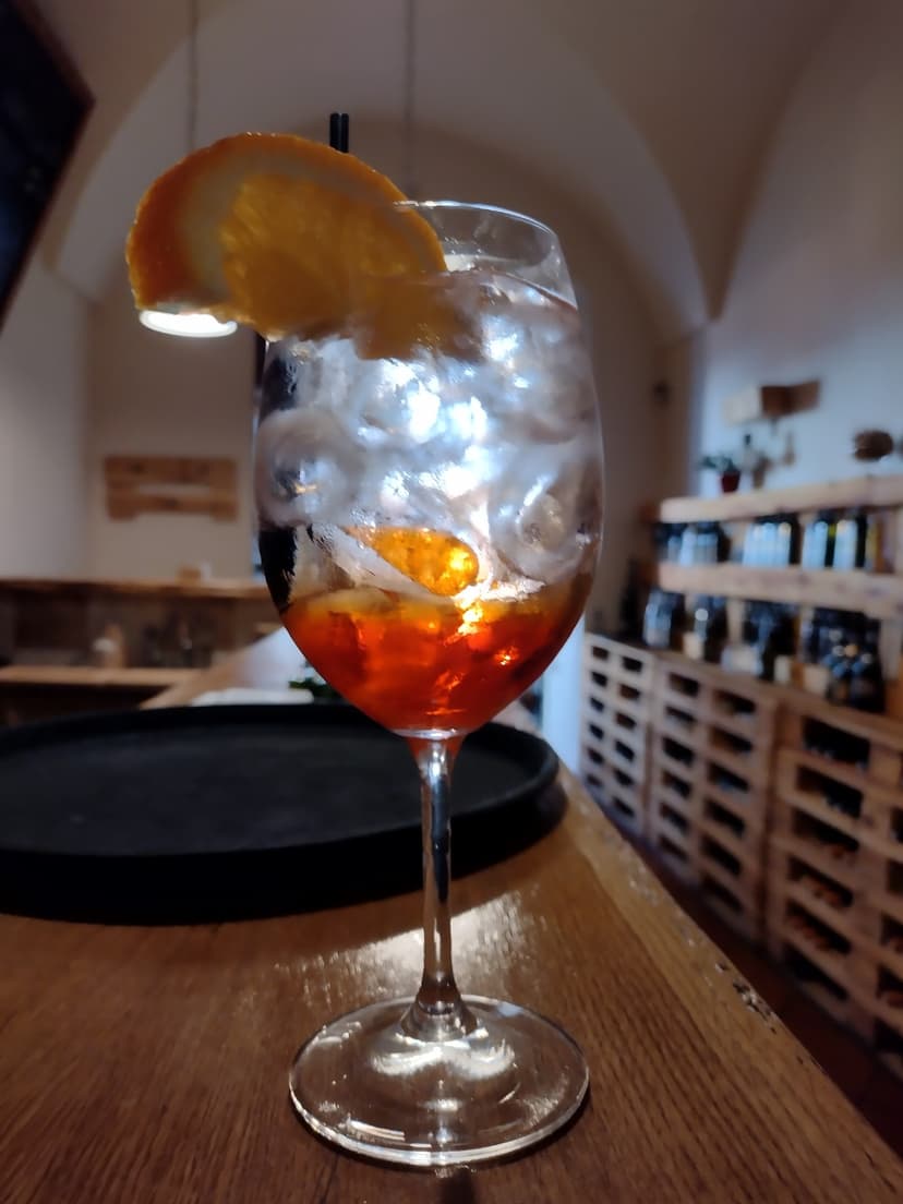 Vinotéka a bar Paletka 4