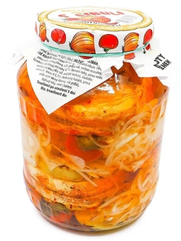 Dobroty s příběhem Nakládaný hermelín s cibulí