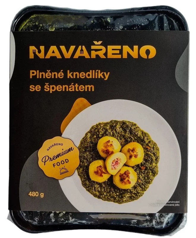 Navařeno Bramborové knedlíky plněné uzeným masem, špenát, cibulka