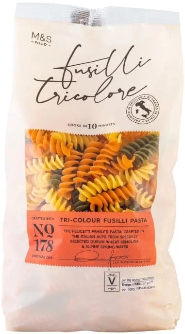 Marks & Spencer Tříbarevné sušené semolinové těstoviny fusilli s rajčaty a se špenátem