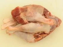 Maso slepičí, stehno s kůží a kostí