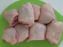 Maso kuřecí, horní stehno s kostí a kůží