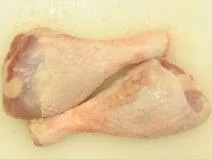 Maso krůtí, spodní stehna, s kostí, s kůží