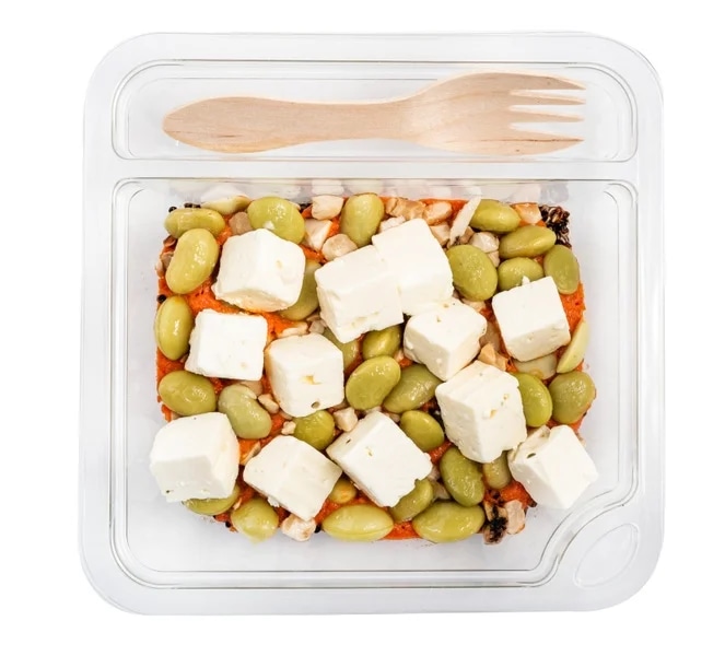 Table foods Salát s quinoou a sýrovými kostičkami & klasický hummus
