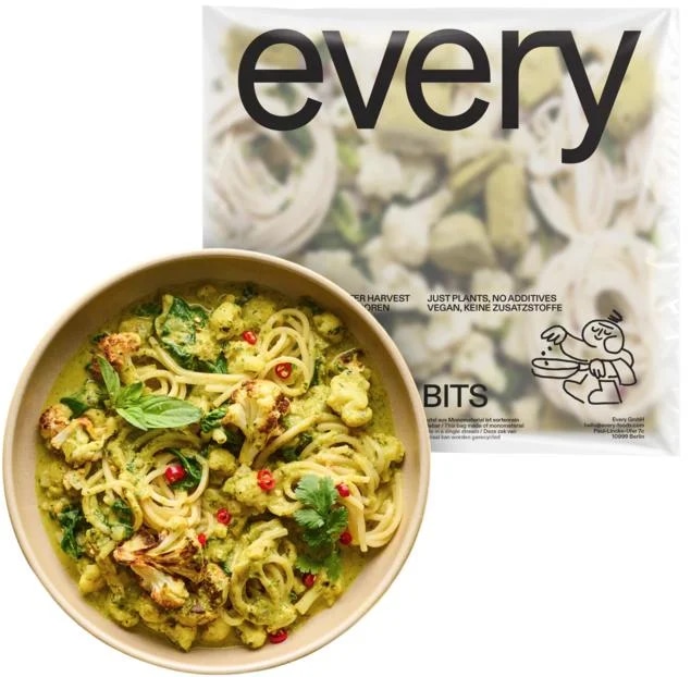 Every. Nudle se zeleným kari (mražené)