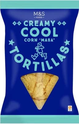 Marks & Spencer Kukuřičné tortillové lupínky se sušeným jogurtem, česnekem, rajčaty a čedarem