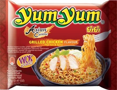 YumYum restované nudle s příchutí grilovaného kuřete