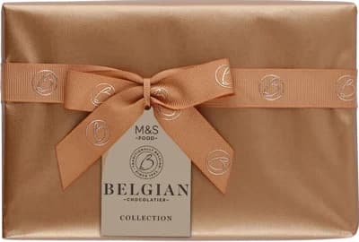 Marks & Spencer Kolekce belgické hořké, mléčné a bílé čokolády s různými náplněmi