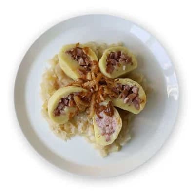 Hotovky by Košík Bramborové knedlíky plněné uzeným masem, zelí, cibulka