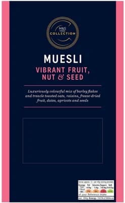 Marks & Spencer Müsli z ovesných vloček opečených s melasou s ovocem a ořechy