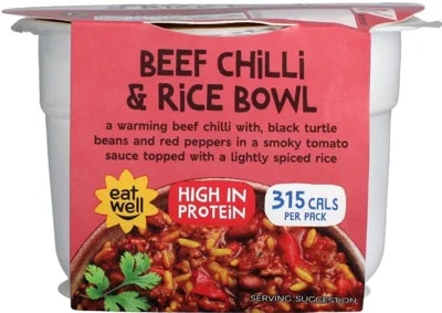 Marks & Spencer Mleté hovězí maso v pikantní rajčatové omáčce, s jemně kořeněnou bílou rýží, červenou paprikou a černými fazolemi