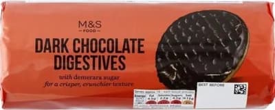 Marks & Spencer Pšeničné sušenky polomáčené v hořké čokoládě