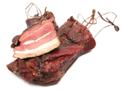 Bok z komína uzený