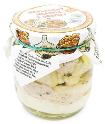 Dobroty s příběhem Nakládaný hermelín s ořechy