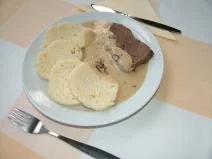 Omáčka houbová, maso hovězí vařené, knedlík houskový