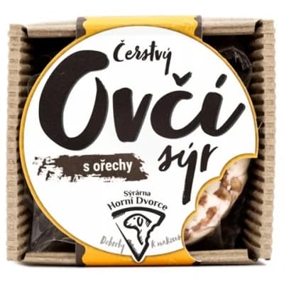 Čerstvý ovčí sýr ořechy