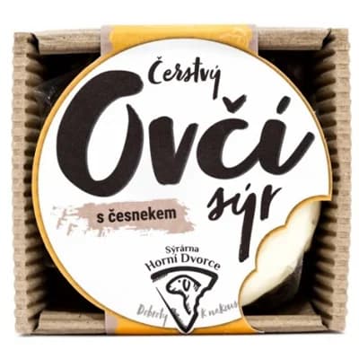 Čerstvý ovčí sýr česnek