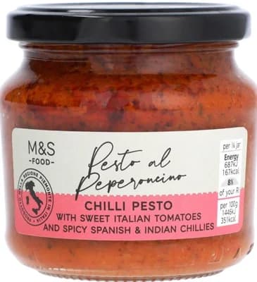 Marks & Spencer Mírně pálivé pesto z červených paprik s mandlemi a chilli