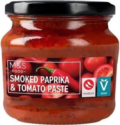 Marks & Spencer Pikantní rajčatová pasta s olivovým olejem, uzenou paprikou a chilli