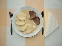 Omáčka svíčková, maso hovězí vařené, knedlík houskový