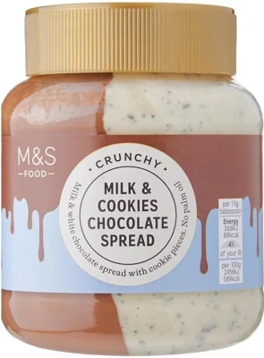 Marks & Spencer Pomazánka s příchutí mléčné a bílé čokolády s kousky sušenek